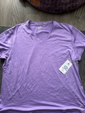 Arctic cool Lavender V-Neck Short Sleeve Tee